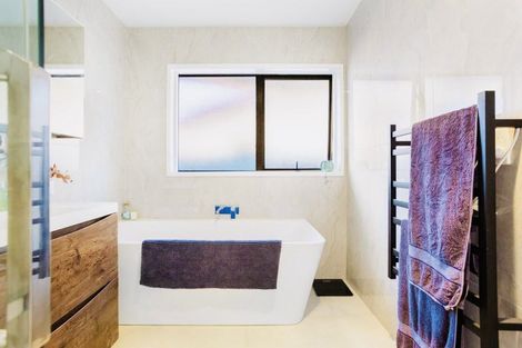 Photo of property in 109 Prince Regent Drive, Half Moon Bay, Auckland, 2012