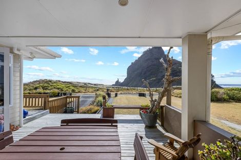 Photo of property in 47 Marine Parade South, Piha, 0772