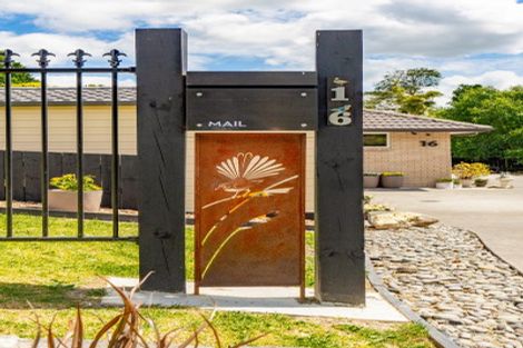 Photo of property in 16 Gavinike Place, Waimauku, 0812