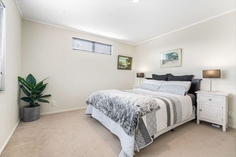 Photo of property in 1/2 Valley Road, Northcote, Auckland, 0626