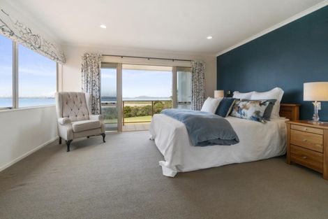 Photo of property in 14 Longbush Road, Te Atatu Peninsula, Auckland, 0610