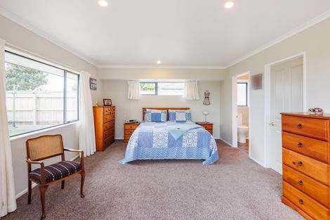 Photo of property in 147 Pacific Drive, Fitzherbert, Palmerston North, 4410