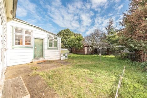 Photo of property in 2 Alma Road, Gonville, Whanganui, 4501