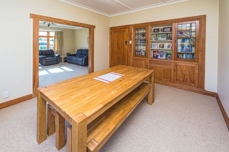 Photo of property in 19 Tarata Street, Saint Johns Hill, Whanganui, 4501