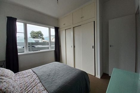Photo of property in 51 Endeavour Street, Lyall Bay, Wellington, 6022
