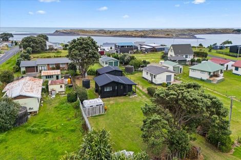 Photo of property in 24 Rauparaha Street, Marokopa, Piopio, 3988