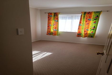 Photo of property in 1 Jay Court, Botany Downs, Auckland, 2010