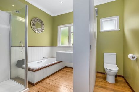 Photo of property in 28 Paremata Crescent, Paremata, Porirua, 5024