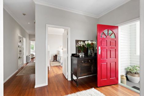 Photo of property in 35 Upper Bourke Street, Kilbirnie, Wellington, 6022