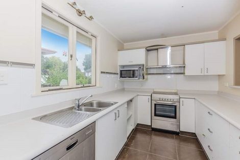 Photo of property in 2 Graham Collins Drive, Windsor Park, Auckland, 0632