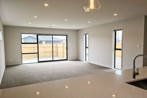 Photo of property in 10 Lussa Close, Broomfield, Christchurch, 8042