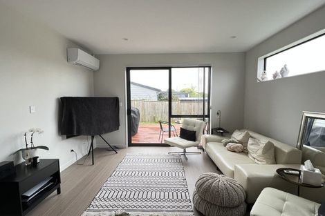 Photo of property in 1/21 Akoranga Drive, Northcote, Auckland, 0627