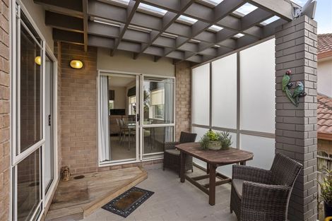 Photo of property in 8 Lorikeet Place, Unsworth Heights, Auckland, 0632