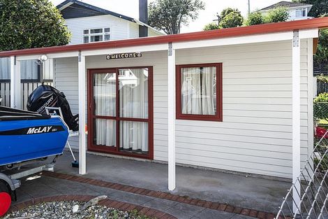 Photo of property in 13 Bracken Street, New Plymouth, 4310