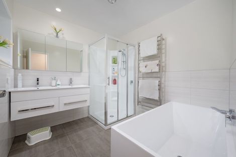 Photo of property in 120 Prince Regent Drive, Half Moon Bay, Auckland, 2012