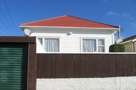 Photo of property in 60 Endeavour Street, Lyall Bay, Wellington, 6022