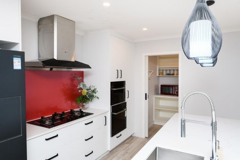 Photo of property in 55 Vaucluse Heights, Fitzherbert, Palmerston North, 4410