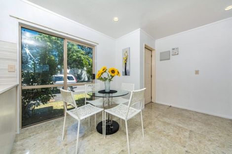 Photo of property in 9 Lockington Avenue, Henderson, Auckland, 0612