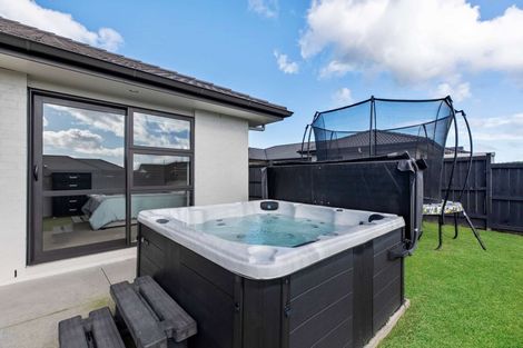 Photo of property in 20 Scotsmoor Drive, Wattle Downs, Auckland, 2103