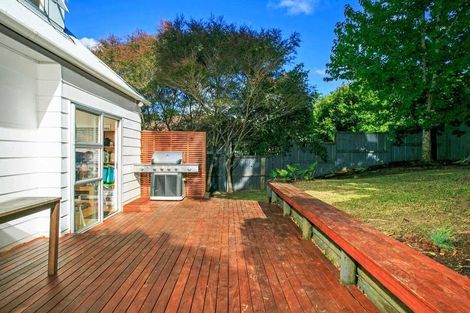Photo of property in 2/15 Lambrown Drive, Totara Vale, Auckland, 0629