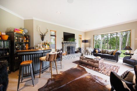 Photo of property in 7 Titirangi Drive, Fitzherbert, Palmerston North, 4471