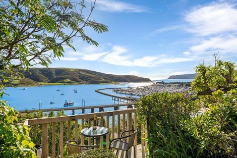 Photo of property in 62 Kiriwai Road, Paremata, Porirua, 5024