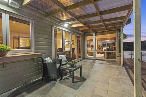 Photo of property in 62 Kiriwai Road, Paremata, Porirua, 5024