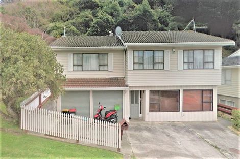 Photo of property in 30 Fyvie Avenue, Tawa, Wellington, 5028