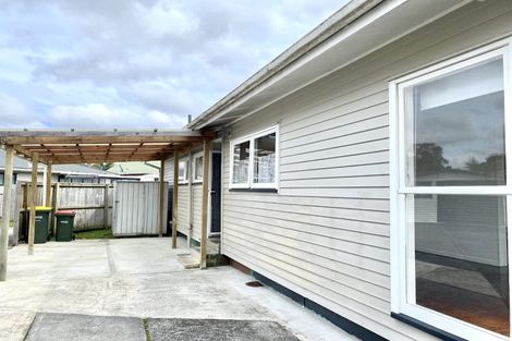 Photo of property in 123 Riverpark Crescent, Henderson, Auckland, 0610