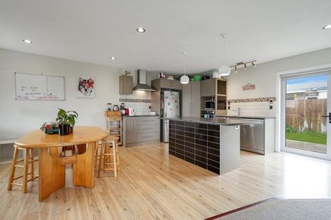 Photo of property in 1/17a Tawa Road, Te Atatu Peninsula, Auckland, 0610