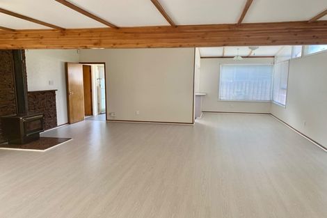 Photo of property in 22 Finlow Drive, Te Atatu South, Auckland, 0610