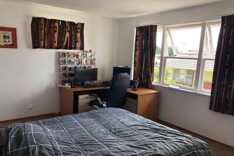 Photo of property in 18 Renwick Street, Papakura, 2110