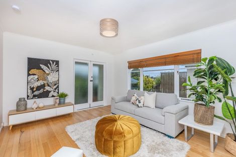 Photo of property in 13 Glen Marine Parade, Glendene, Auckland, 0602