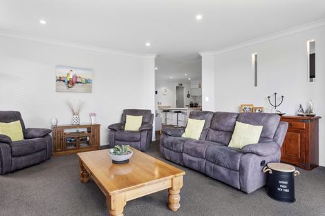 Photo of property in 28 Sequoia Way, Rangiora, 7400