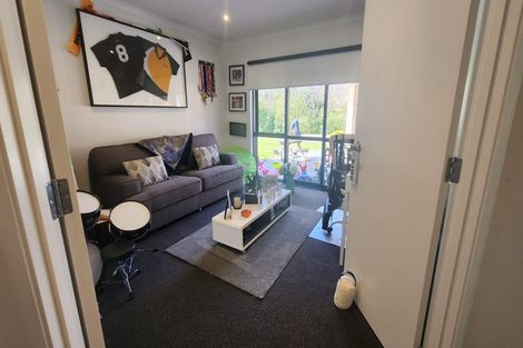 Photo of property in 15 Opal Avenue, Timberlea, Upper Hutt, 5018