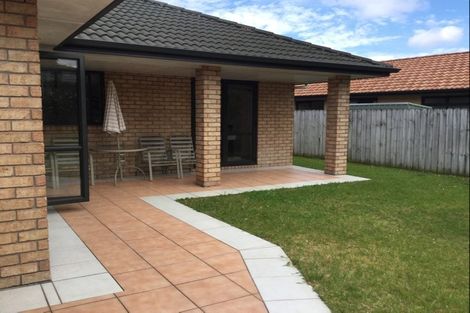 Photo of property in 102 Armoy Drive, East Tamaki, Auckland, 2016