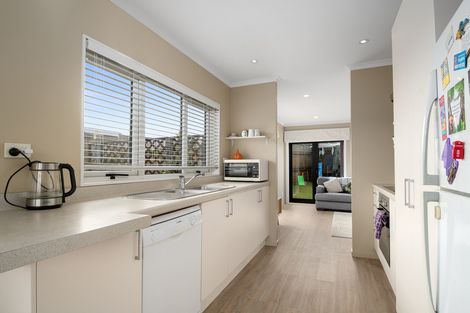 Photo of property in 16 Foundation Place, Glen Eden, Auckland, 0602