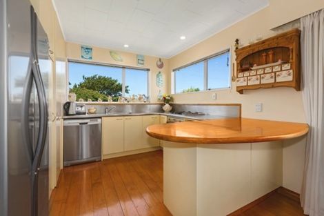 Photo of property in 10 The Track, Plimmerton, Porirua, 5026