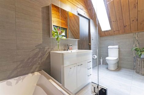 Photo of property in 566 Scenic Drive, Waiatarua, Auckland, 0612