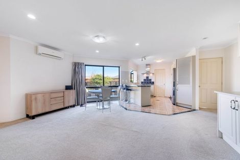 Photo of property in 8 Morewa Place, Takanini, 2112