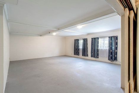 Photo of property in 10 Covil Avenue, Te Atatu South, Auckland, 0610