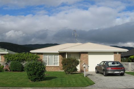 Photo of property in 11 Heihei Place, Paraparaumu, 5032
