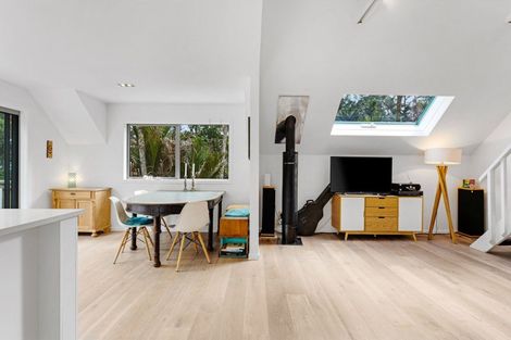 Photo of property in 96 Motutara Road, Muriwai, Waimauku, 0881