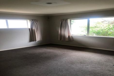 Photo of property in 17 Balmerino Grove, Waikanae, 5036