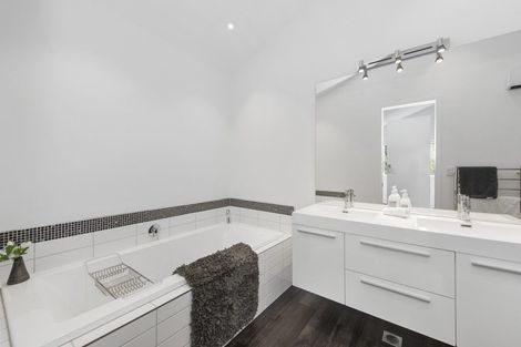 Photo of property in 2/58 Herbert Road, Queenwood, Hamilton, 3210