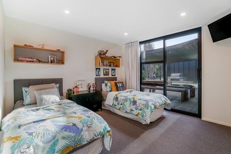 Photo of property in 19 Glenaray Crescent, Wanaka, 9305