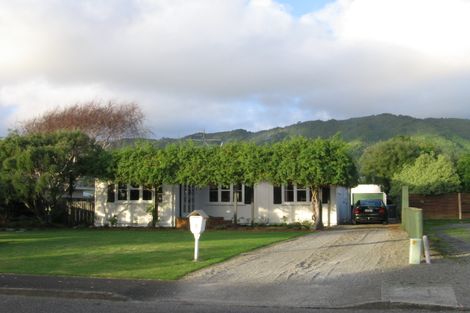 Photo of property in 3 Oriwa Street, Waikanae, 5036