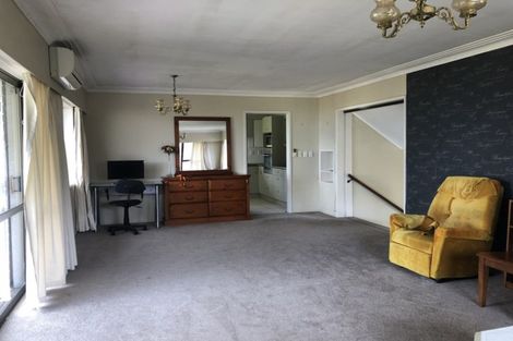 Photo of property in 194 Cliff Drive, Green Bay, Auckland, 0604