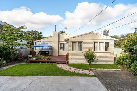 Photo of property in 298 Main Road, Tawa, Wellington, 5028