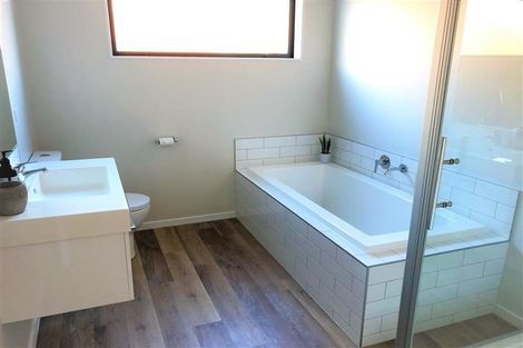 Photo of property in 50 Mount Linton Avenue, Wanaka, 9305